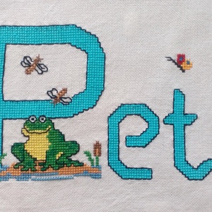 Keresztszemes hímzéssel készült név, keret nélkül - Meska.hu