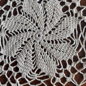 Horgolt szélkerekes terítő - otthon & életmód - lakástextil - abrosz, terítő - asztalközép terítő - Meska.hu