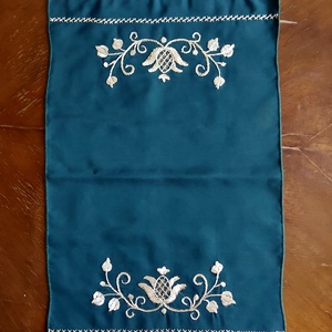   Asztali futó úrihímzéssel - otthon & életmód - lakástextil - abrosz, terítő - asztalfutó - Meska.hu