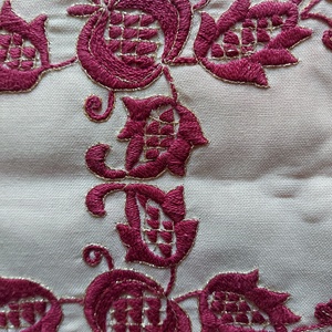  Párnahuzat úrihímzéssel - otthon & életmód - dekoráció - dísztárgy - Meska.hu