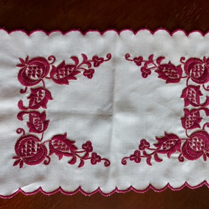   Asztali szett úrihímzéssel - otthon & életmód - lakástextil - abrosz, terítő - asztalfutó - Meska.hu