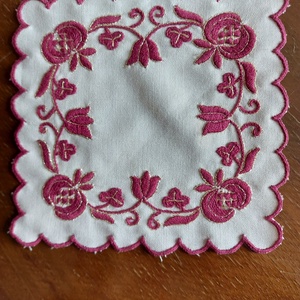   Asztali szett úrihímzéssel - otthon & életmód - lakástextil - abrosz, terítő - asztalfutó - Meska.hu