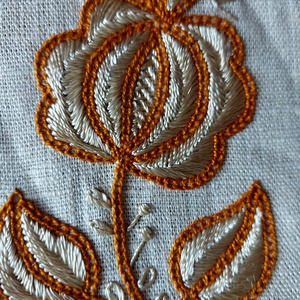   Asztali futó buzsáki boszorkányos  hímzéssel - otthon & életmód - lakástextil - abrosz, terítő - asztalfutó - Meska.hu