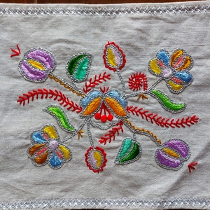   Asztali futó buzsáki boszorkányos  hímzéssel - otthon & életmód - lakástextil - abrosz, terítő - asztalfutó - Meska.hu