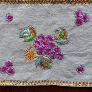   Asztali  kis terítő szett buzsáki boszorkányos  hímzéssel, Otthon & Életmód, Lakástextil, Abrosz, terítő, Asztalfutó, Hímzés, Varrás, MESKA