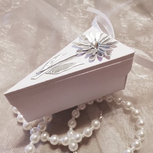 Esküvői meghívó - tortaszelet ezüst százszorszéppel, Esküvő, Meghívó & Kártya, Meghívó, Mindenmás, Papírművészet, MESKA