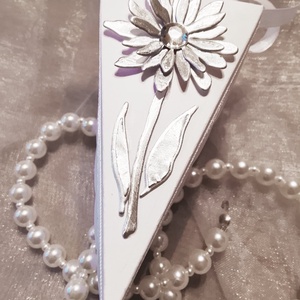 Esküvői meghívó - tortaszelet ezüst százszorszéppel - esküvő - meghívó & kártya - meghívó - Meska.hu