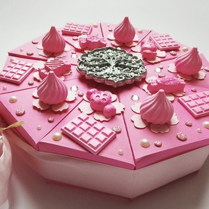 Rózsaszín papírtorta egy gyönyörű ezüst életfa faliképpel vagy hűtőmágnessel - Meska.hu