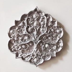 Rózsaszín papírtorta egy gyönyörű ezüst életfa faliképpel vagy hűtőmágnessel - otthon & életmód - papír, írószer - ajándékozás kellékei - papírtorta - Meska.hu