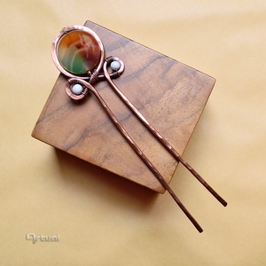 Kézműves réz hajtű fehér golyókkal és zöld-narancs acháttal - ruha & divat - hajdísz & hajcsat - hajcsat & hajtű - Meska.hu