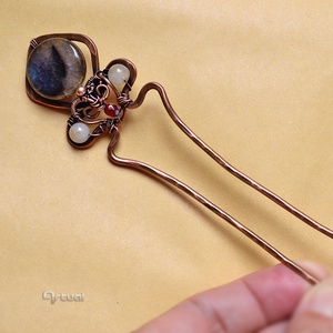 Kézműves réz hajtű fehér kalcit golyókkal és kékesszürke acháttal - Meska.hu