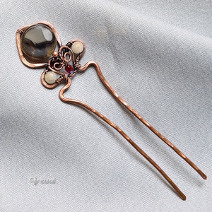Kézműves réz hajtű fehér kalcit golyókkal és kékesszürke acháttal - ruha & divat - hajdísz & hajcsat - hajcsat & hajtű - Meska.hu