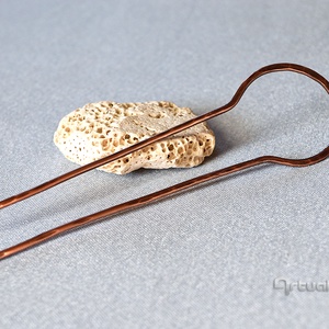 Kézműves minimalista kalapált réz hajtű  - Meska.hu