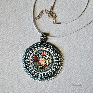 Kézműves gyöngyhímzett medál színes kásagyöngyökkel és virágos üvegkabosonnal - Meska.hu