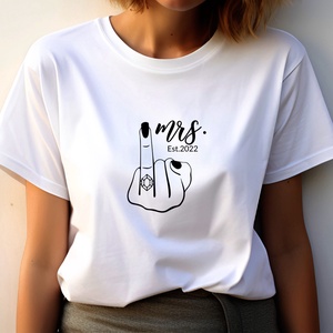 Elegáns Mrs. 20XX Évszámmal Díszített Női Póló - Egyedi Személyre Szabható Design a Különleges Hölgyeknek - ruha & divat - női ruha - póló, felső - Meska.hu