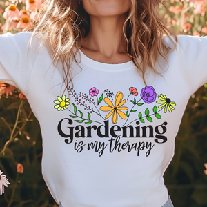 Gardening is My Therapy - Stílusos Virágos Kertészeti Póló Nőknek és Férfiaknak - Kényelmes és Puha Anyagú T-Shirt - Meska.hu