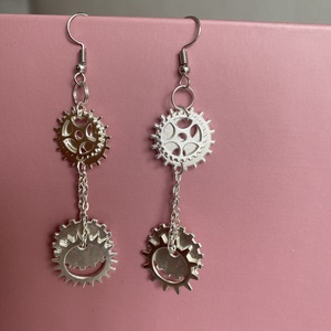 Steampunk fülbevaló kerekekből - Meska.hu