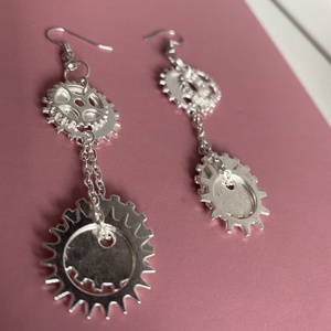 Steampunk fülbevaló kerekekből - ékszer - fülbevaló - lógó fülbevaló - Meska.hu