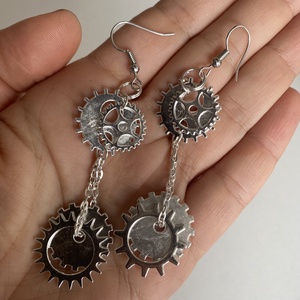 Steampunk fülbevaló kerekekből - ékszer - fülbevaló - lógó fülbevaló - Meska.hu
