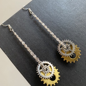 Lógós steampunk fülbevaló, arany-ezüst színű - ékszer - fülbevaló - lógó fülbevaló - Meska.hu