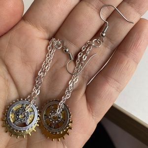 Lógós steampunk fülbevaló, arany-ezüst színű - ékszer - fülbevaló - lógó fülbevaló - Meska.hu