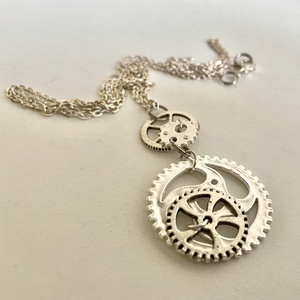 Steampunk nyaklánc és medál, ezüst színű, hosszú - Meska.hu