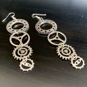 Steampunk fülbevaló, ezüst színű, szimmetrikus - Meska.hu