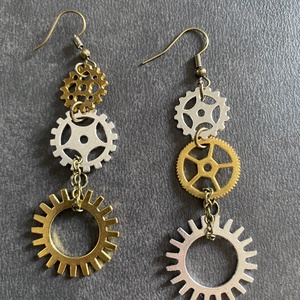 Steampunk fülbevaló, láncos, többszínű - Meska.hu