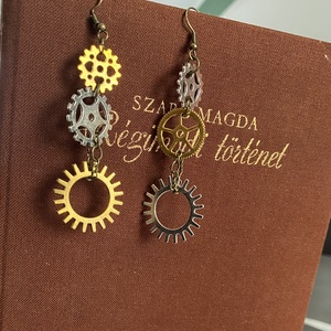 Steampunk fülbevaló, láncos, többszínű - ékszer - fülbevaló - lógó fülbevaló - Meska.hu