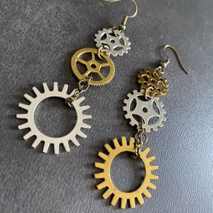 Steampunk fülbevaló, láncos, többszínű - ékszer - fülbevaló - lógó fülbevaló - Meska.hu