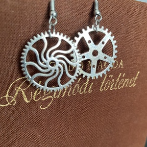 Ezüst színű steampunk fülbevaló - Meska.hu