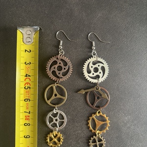 Steampunk fülbevaló, többszínű, aszimmetrikus - ékszer - fülbevaló - lógó fülbevaló - Meska.hu