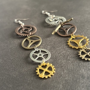 Steampunk fülbevaló, többszínű, aszimmetrikus, Ékszer, Fülbevaló, Lógó fülbevaló, Ékszerkészítés, MESKA