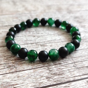 AKCIÓ Fekete ónix - zöld jáde ásvány karkötő férfiaknak, férfi ásványkarkötő - ékszer - karkötő - bogyós karkötő - Meska.hu