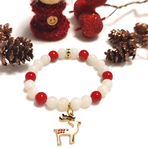 Karácsonyi ásványkarkötő rénszarvas medállal - ékszer - karkötő - karkötő medállal - Meska.hu