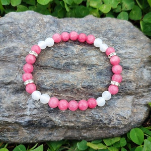 Eper jáde - fehér achát ásvány karkötő - ékszer - karkötő - ásványkarkötő - Meska.hu