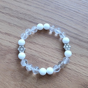 Hegyikristály - kagylóhéj gyöngy ásványkarkötő  - Meska.hu