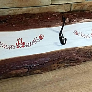 Piros virágos motívummal díszített falra szerelhető tároló  - otthon & életmód - tárolás & rendszerezés - fali tároló - Meska.hu
