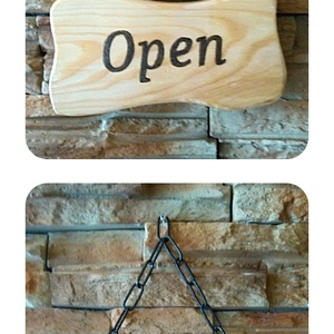 Open, Close kétoldalú fatábla dísz lánccal, Otthon & Életmód, Dekoráció, Ajtó- és ablak dekoráció, Ajtótábla, Famegmunkálás, Gravírozás, pirográfia, MESKA