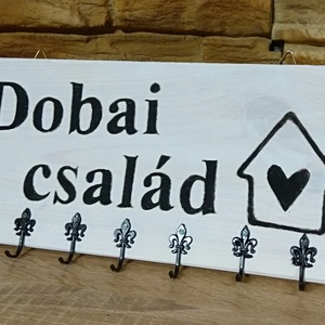 Névre szóló fali fa kulcstartó  - otthon & életmód - dekoráció - fali és függő dekoráció - fali kulcstartó - Meska.hu