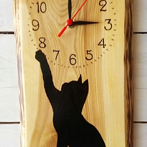 Vörösfenyő falióra fekete cicával, Otthon & Életmód, Dekoráció, Fali és függő dekoráció, Falióra & óra, Famegmunkálás, Gravírozás, pirográfia, MESKA