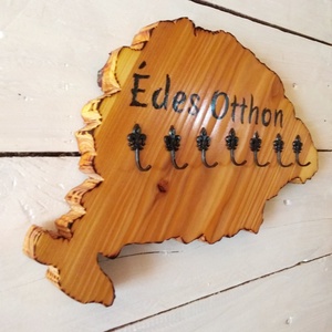 Nagy Magyarország formájú Édes otthon felirattal díszített fali kulcstartó  - otthon & életmód - dekoráció - fali és függő dekoráció - fali kulcstartó - Meska.hu