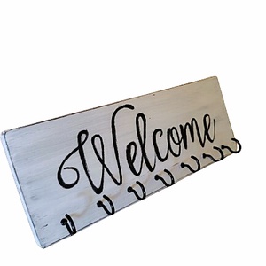 Welcome fehér fa, vintage stílusú fali kulcstartó , Otthon & Életmód, Dekoráció, Fali és függő dekoráció, Fali kulcstartó, Famegmunkálás, MESKA