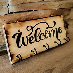 Fa fali kulcstartó Welcome felirattal , Otthon & Életmód, Dekoráció, Fali és függő dekoráció, Fali kulcstartó, Famegmunkálás, MESKA