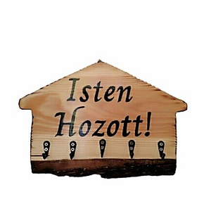 Házikó formájú fali kulcstartó Isten hozott felirattal díszítve , Otthon & Életmód, Dekoráció, Fali és függő dekoráció, Fali kulcstartó, Famegmunkálás, MESKA