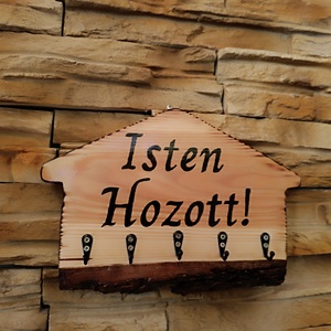 Házikó formájú fali kulcstartó Isten hozott felirattal díszítve  - otthon & életmód - dekoráció - fali és függő dekoráció - fali kulcstartó - Meska.hu