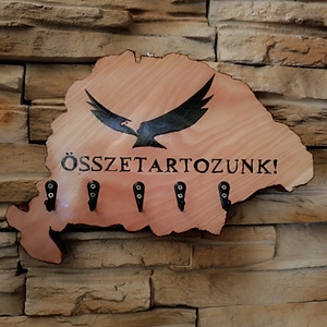 Nagy Magyarország formájú  fali kulcstartó összetartozunk felirattal  - otthon & életmód - dekoráció - fali és függő dekoráció - fali kulcstartó - Meska.hu