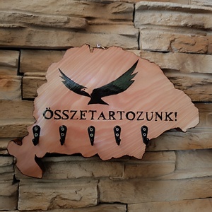 Nagy Magyarország formájú  fali kulcstartó összetartozunk felirattal  - otthon & életmód - dekoráció - fali és függő dekoráció - fali kulcstartó - Meska.hu