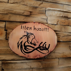 Fából készült lovas Isten hozott üdvözlő tábla  - otthon & életmód - ház & kert - isten hozott tábla - Meska.hu