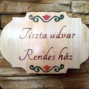 Tiszta udvar, rendes ház kézműves fatábla , Otthon & Életmód, Ház & Kert, Isten hozott tábla, Famegmunkálás, MESKA